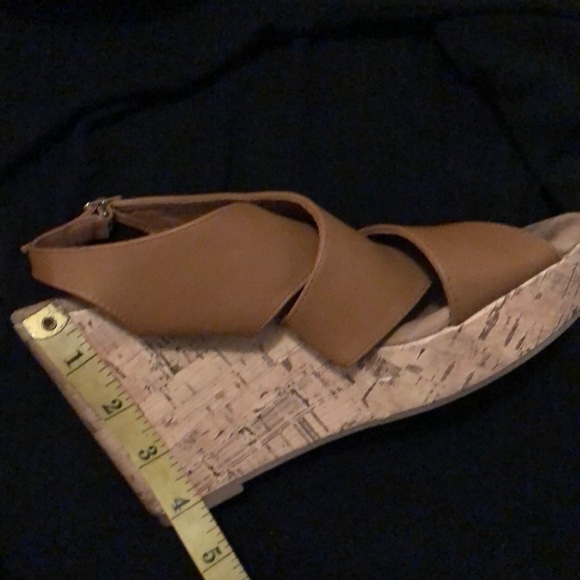 Size 8 Tan Montego Bay Club (Payless) Wedges - Picture 6 of 8